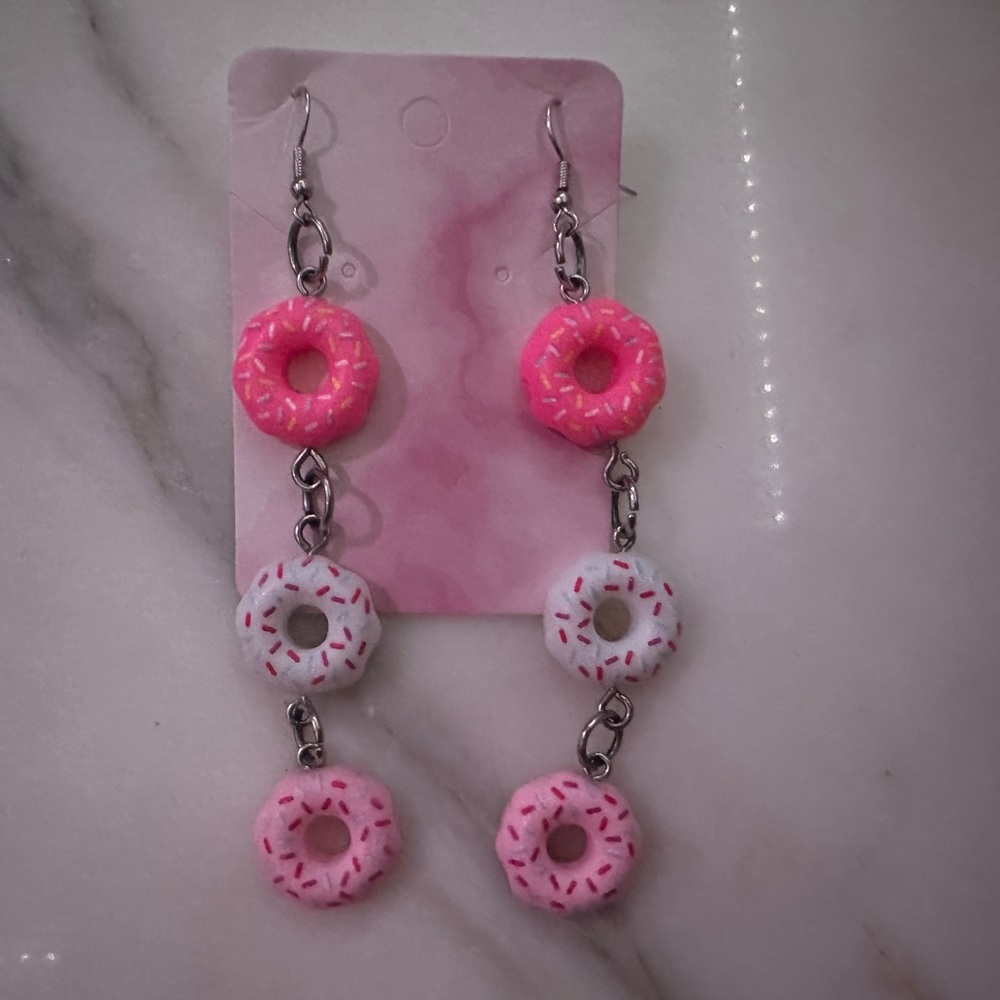 Beautiful Wednesdays we were pink, doughnut, dessert, dangled earrings handmade) - Picture 5 of 7